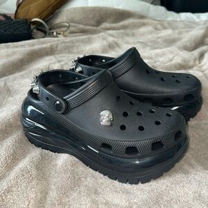 Crocs black platform studded - women’s 8 men’s 6 EUC